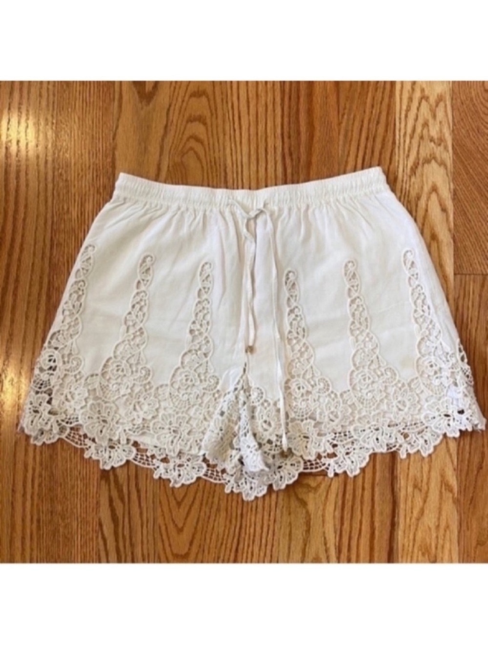 Like New Anthropologie Filigree Lace Shorts by Elevenses- Cream, Size Small - Picture 5 of 9